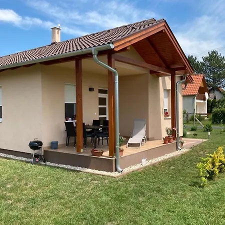 Konrad Apartman Holiday home Balatonmariafurdo