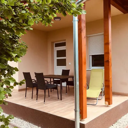 Holiday home Konrad Apartman *