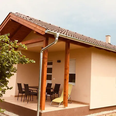 Holiday home Konrad Apartman *